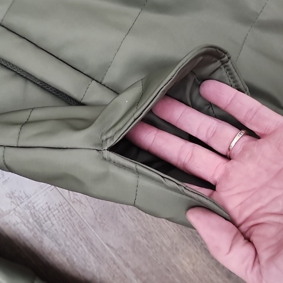 Frye Hunter Green Quilted Bomber Jacket, size Medium - Picture 5 of 9